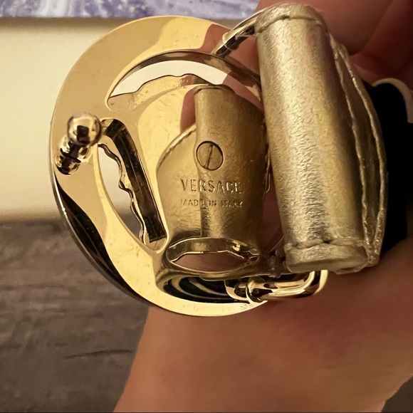 👉🏼 BRAND NEW  • Versace Metallic Gold Leather Medusa Belt 75CM - NO SCRATCHES - Picture 12 of 15